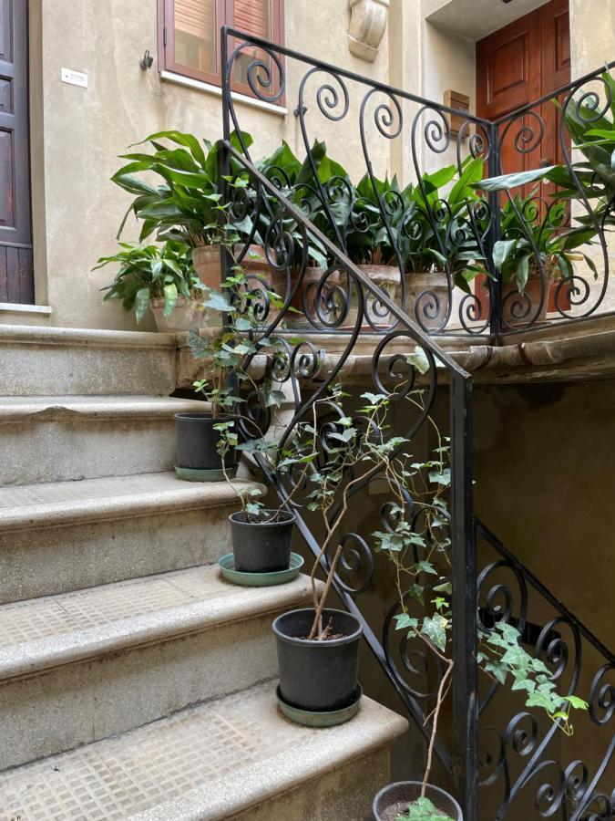 エンナLa Casa Sulla Piazzaアパートメント エクステリア 写真